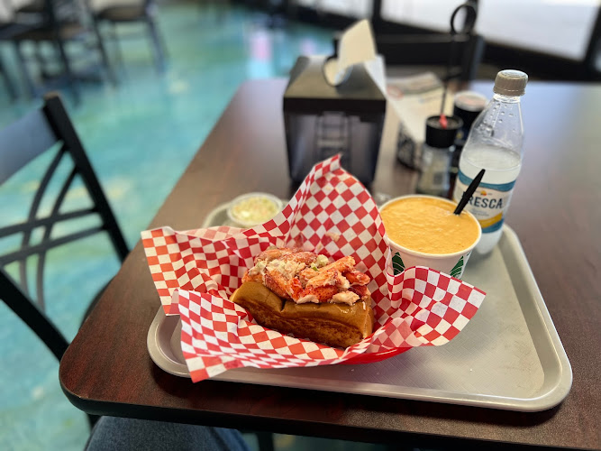 Maine Lobster Roll Company, Eastwood Rd